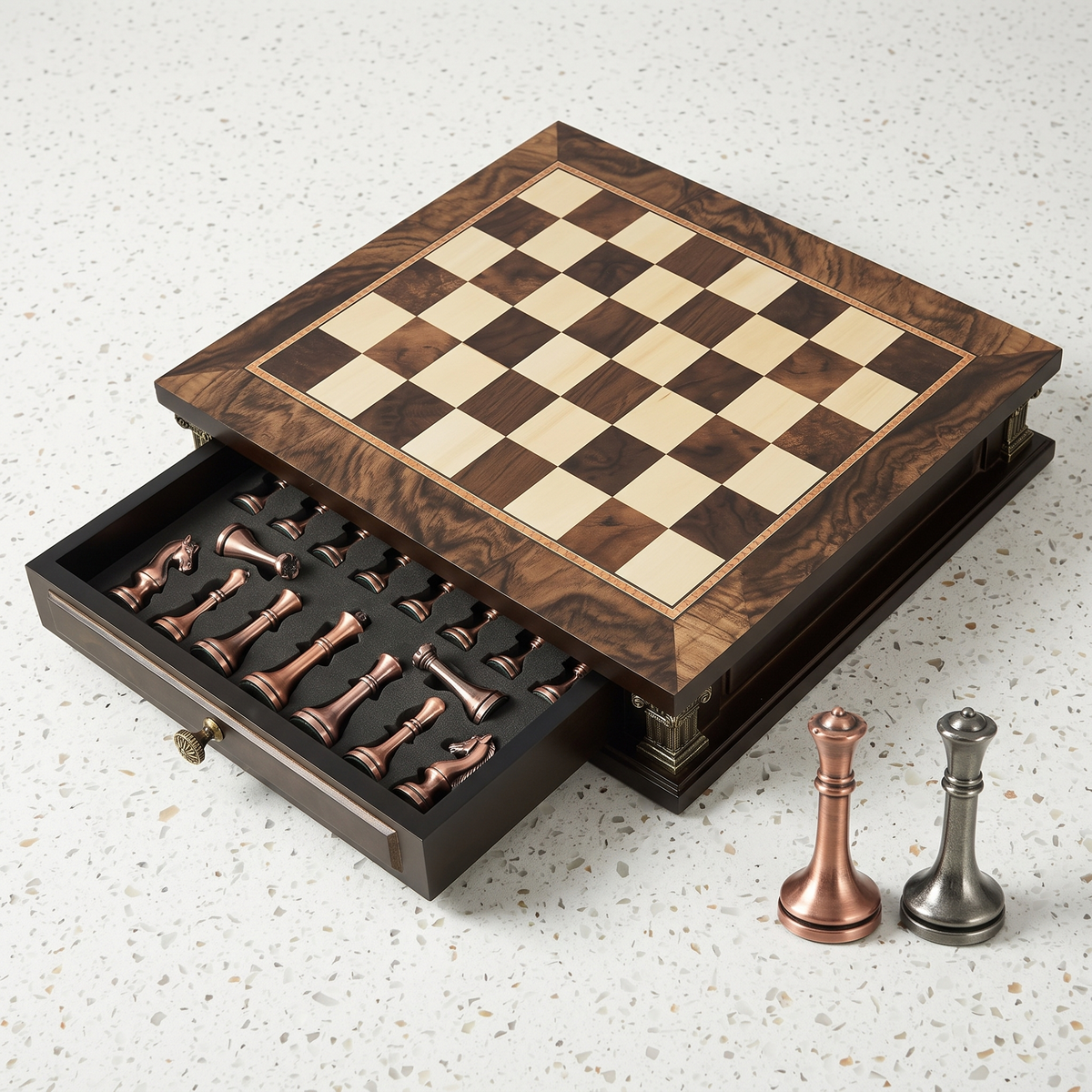 Jeu d'échecs avec tiroirs en Loupe de Noyer et d'Érable